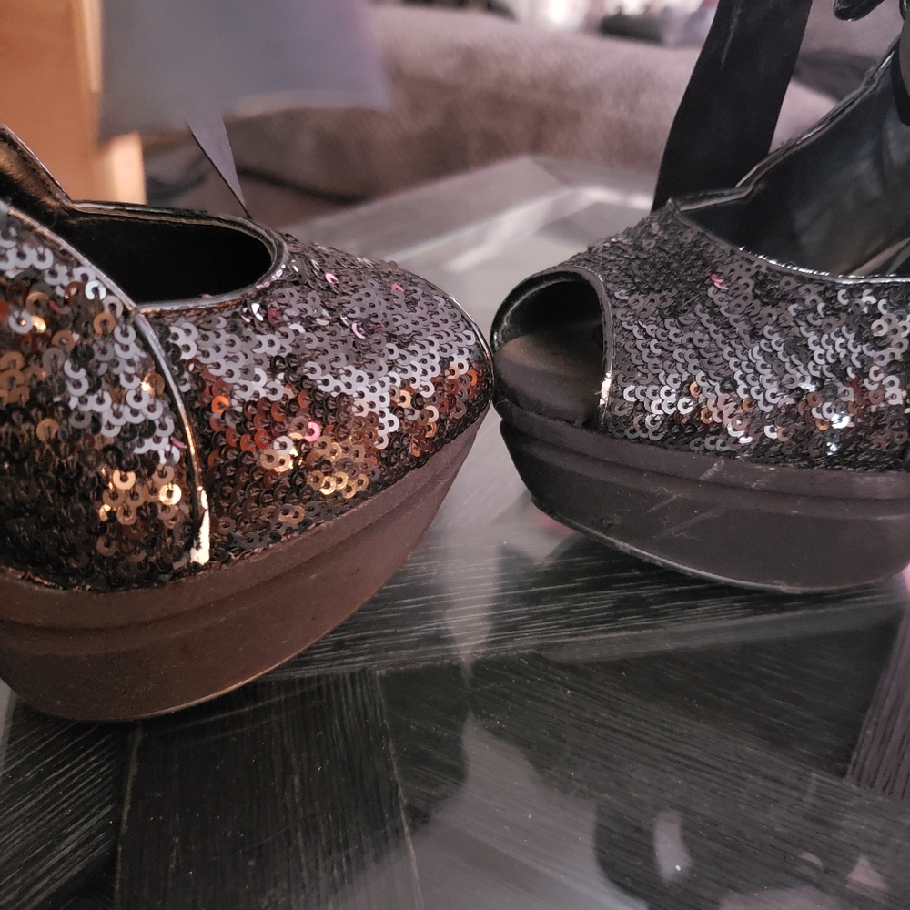 Beautiful platform heels - Picture 2 of 3